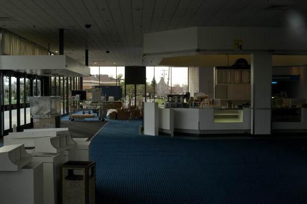 Showcase Cinemas Pontiac 6-12 - April 2003 (newer photo)